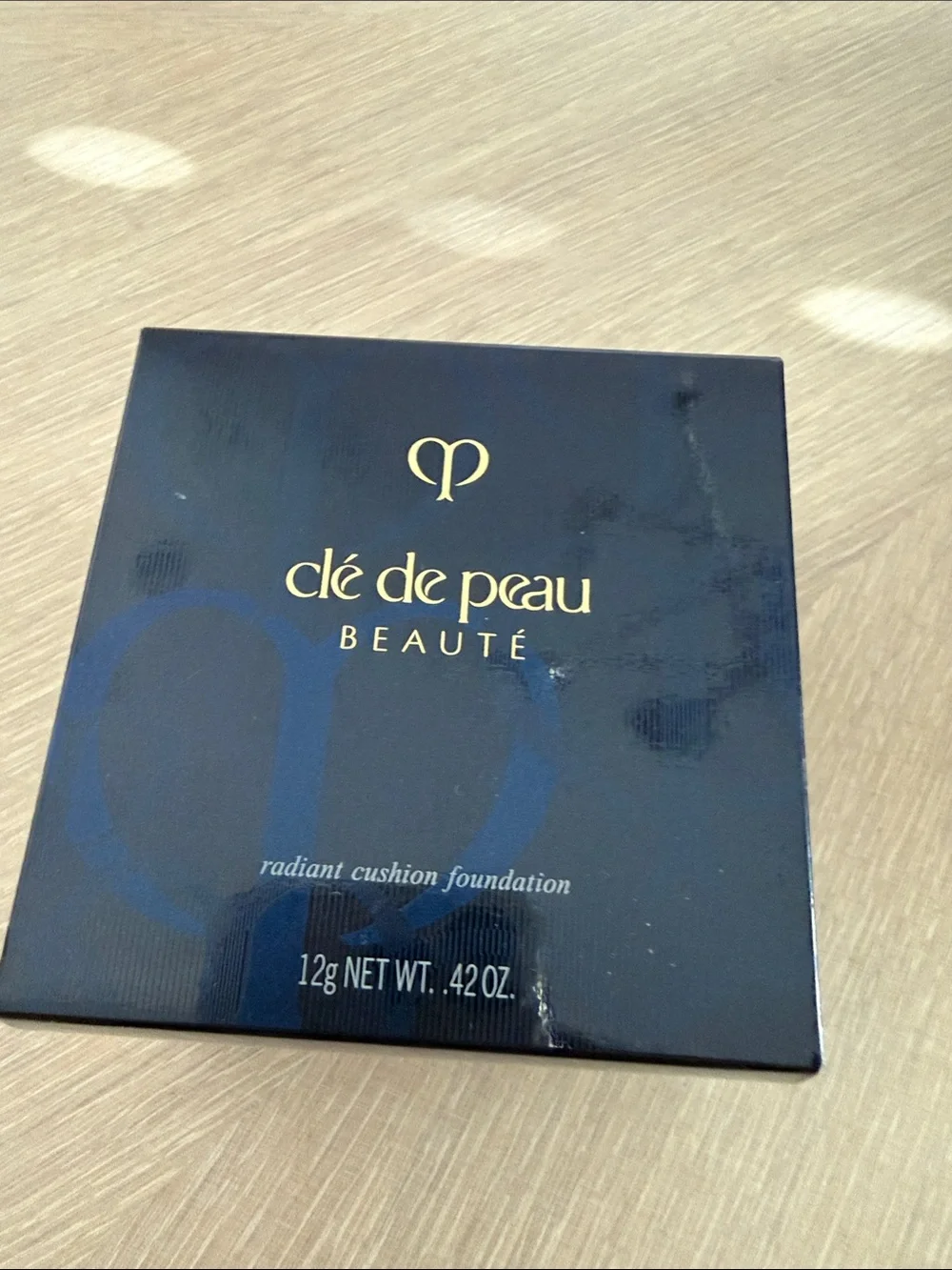 New Authentic clé de peau Radiant Cushion Foundation and case 010